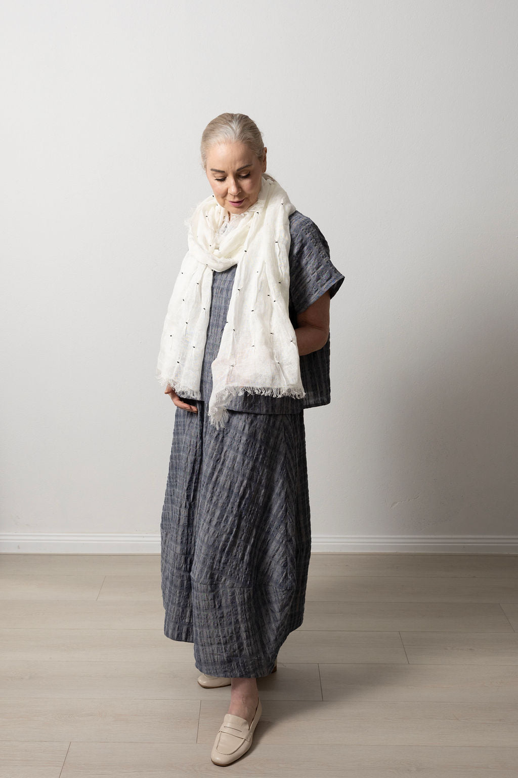 Hand-Embroidered Linen Gauze Scarf in Ivory