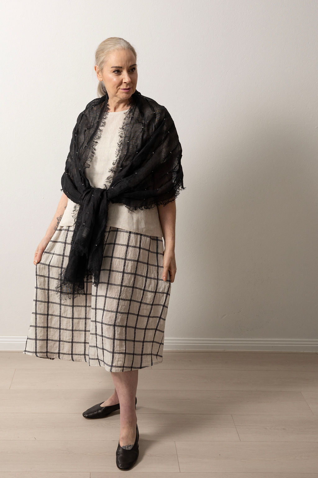 Hand-Embroidered Linen Gauze Scarf in Black