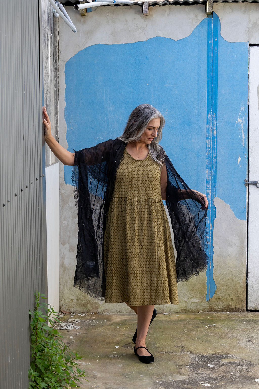 Hand-Embroidered Linen Gauze Scarf in Black