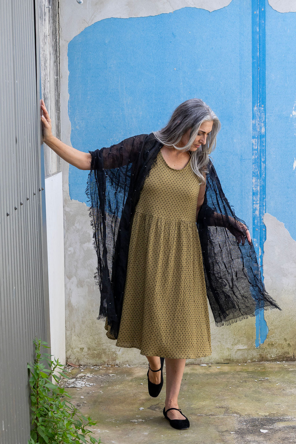 Hand-Embroidered Linen Gauze Scarf in Black